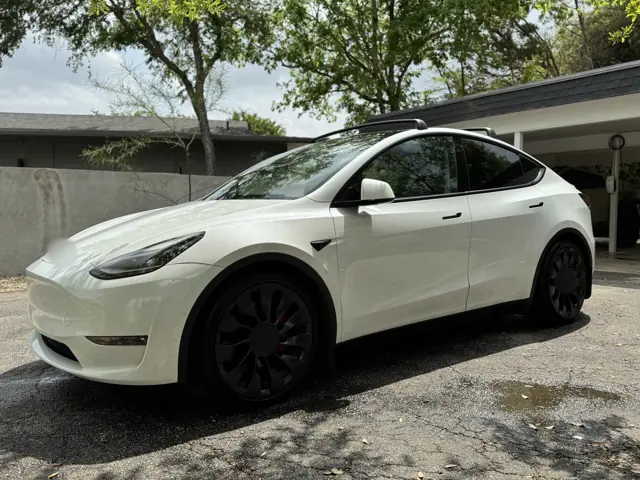 All-electric SUV: Front three-quarter, driver side