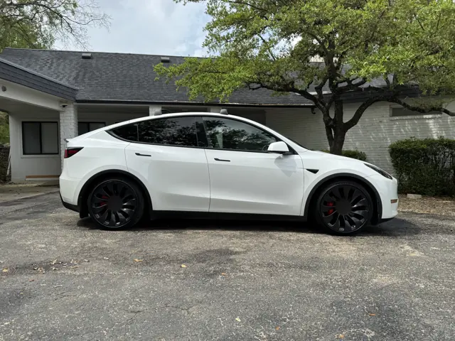 All-electric SUV: Side profile