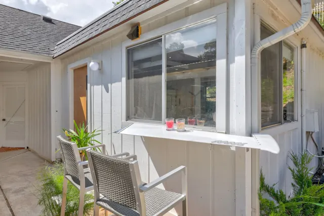 Aviator's Suite, Lakeway, TX vacation rental: Enjoy a drink in our custom Airplane wing outdoor bar table.