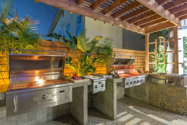 The Self-Sustainable Beach House, South Padre Island, TX vacation rental: Gas Grill / Charcoal Grill / Double Burner