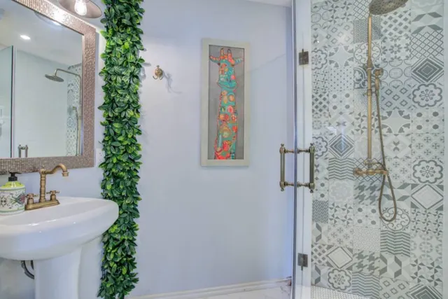 The Self-Sustainable Beach House, South Padre Island, TX vacation rental: 2nd Floor Full Bathroom