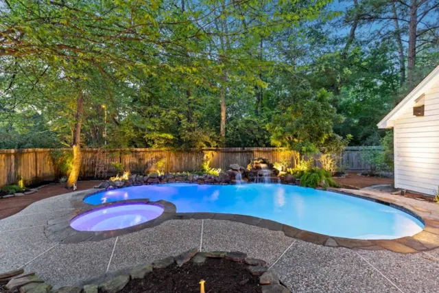 The Woodlands, The Woodlands, TX vacation rental: Spa with beautiful Waterfalls