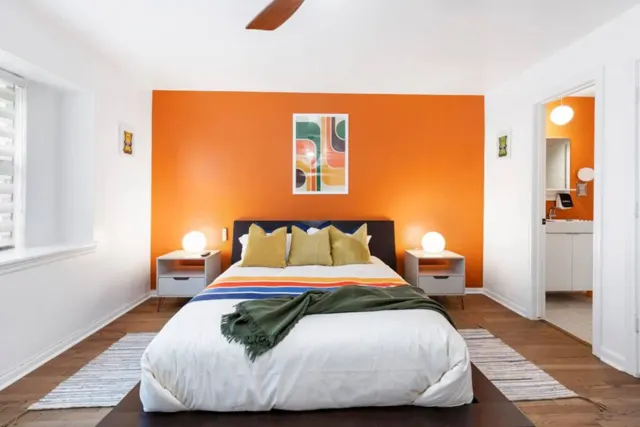 The Woodlands, The Woodlands, TX vacation rental: Upstairs Orange Room, vintage private and modern