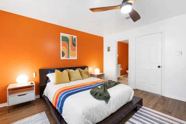 The Woodlands, The Woodlands, TX vacation rental: Upstairs Orange Room, vintage private and modern