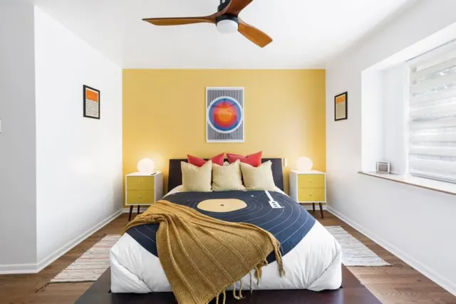 The Woodlands, The Woodlands, TX vacation rental: Vintage Yellow Bedroom, vintage private and modern