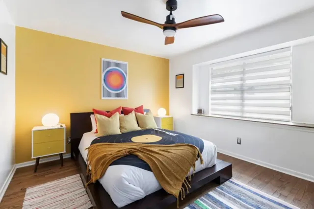 The Woodlands, The Woodlands, TX vacation rental: Vintage Yellow Bedroom, vintage private and modern