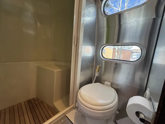 Travel trailer: Bathroom with shower